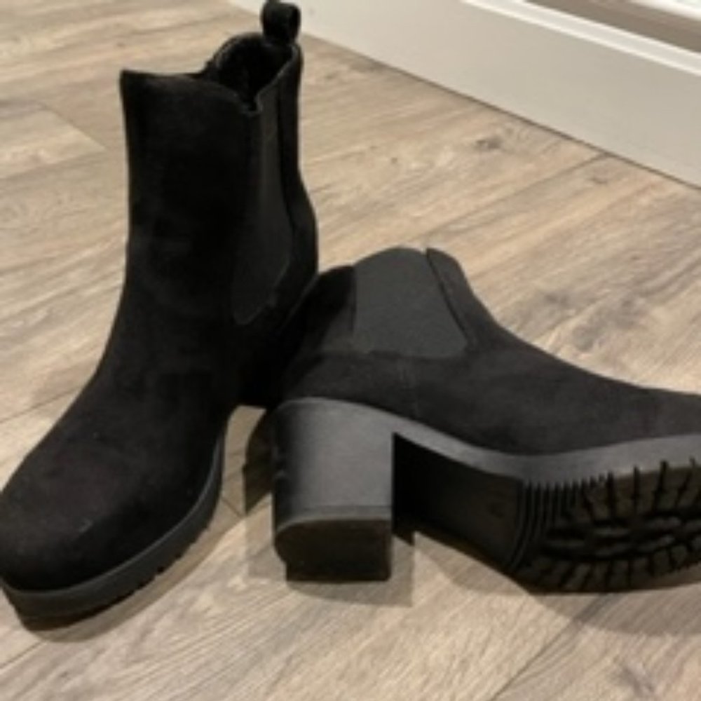 Black Block Heeled booties
